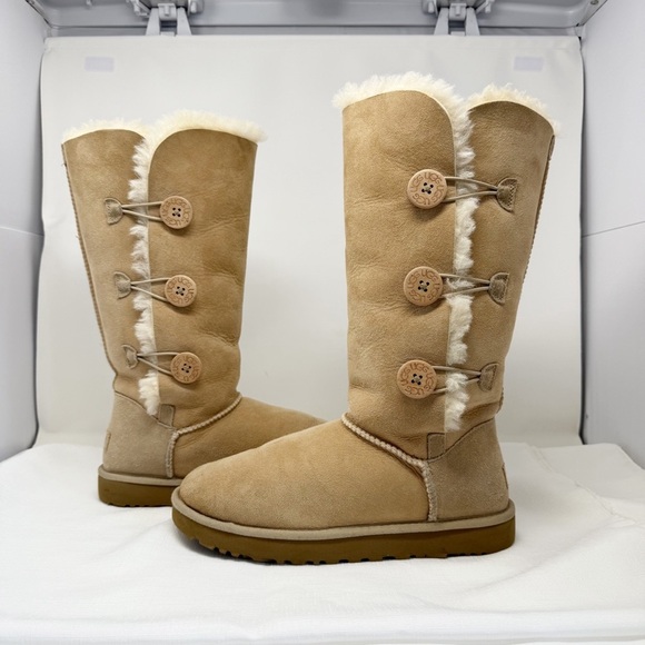 UGG Bailey Button Triplet ll Tan Winter Boots with Sheepskin Lining size 10 - Picture 14 of 15